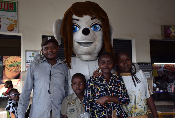 Valentines Activation – Gifting by the Mascots